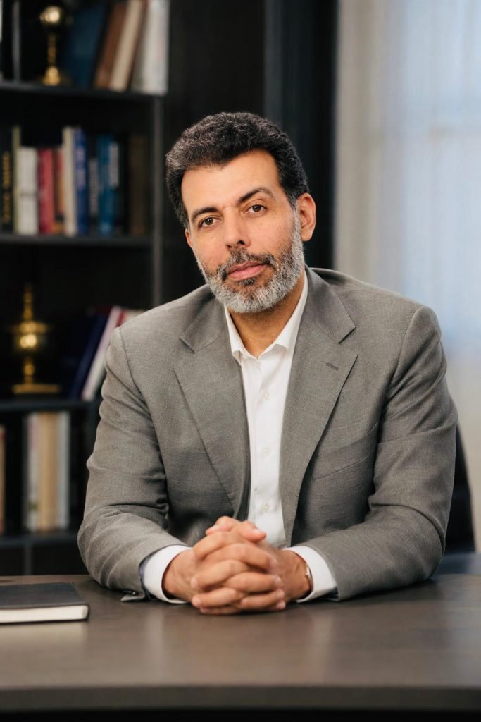 Portrait de Cheikh Dr Tarik Abou Nour, président du Comité charia de CICAFFI